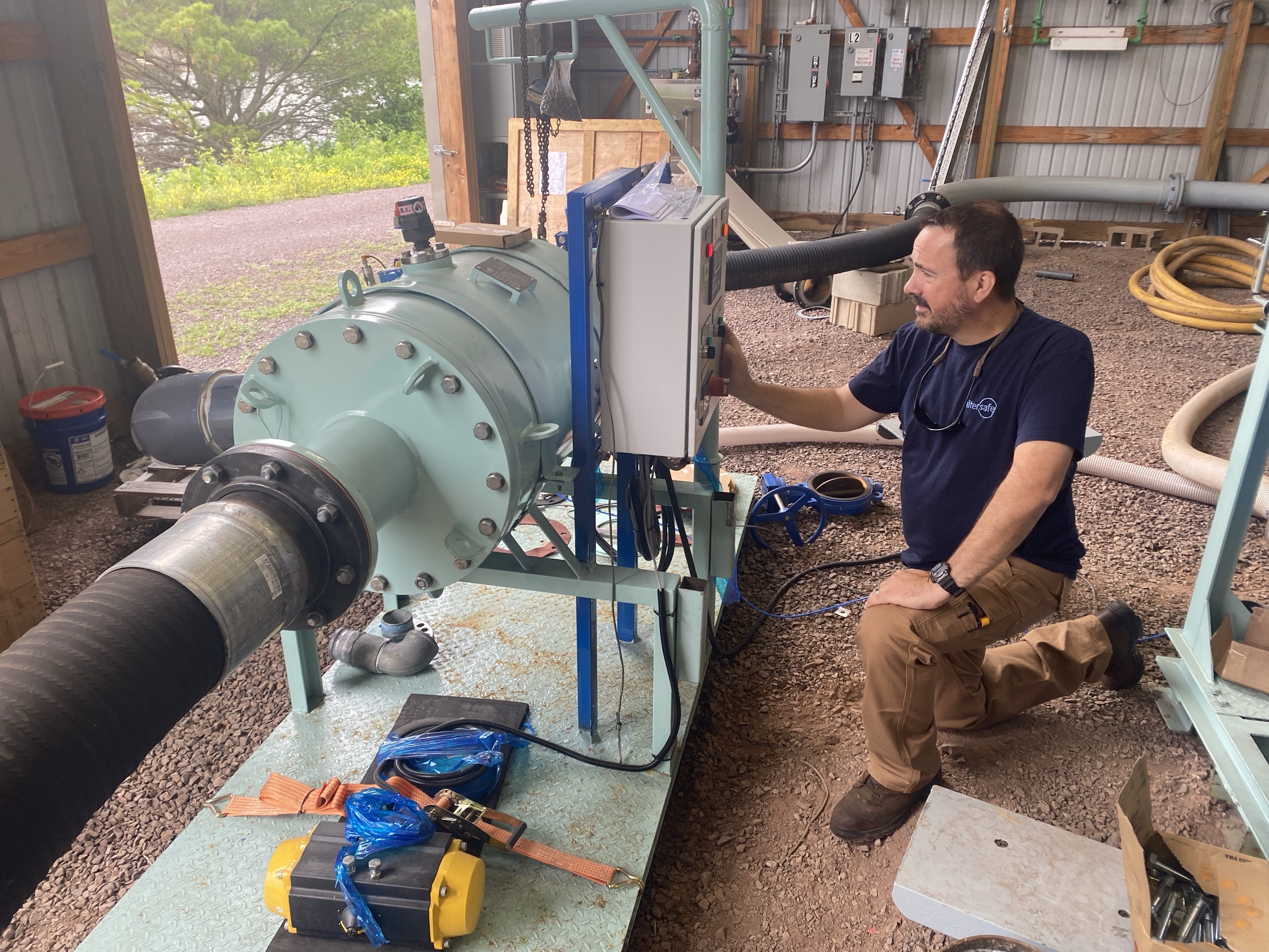 Hands-on instruction at a ballast water treatment unit